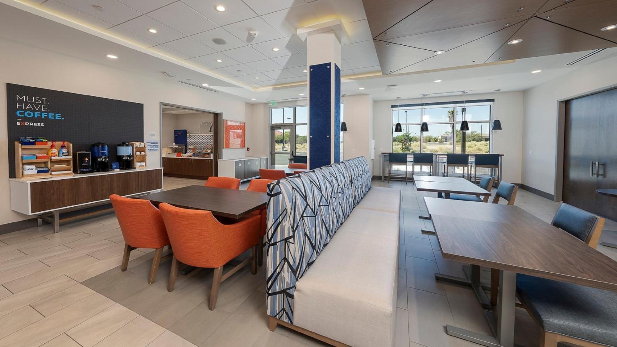 Holiday Inn Express & Suites Ridgecrest - China Lake By Ihg Exterior photo