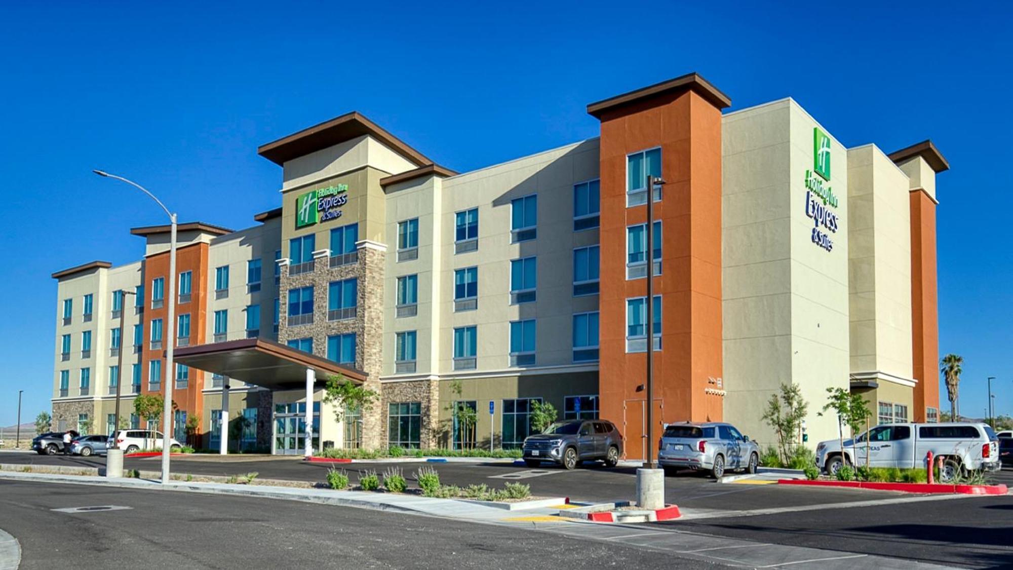 Holiday Inn Express & Suites Ridgecrest - China Lake By Ihg Exterior photo