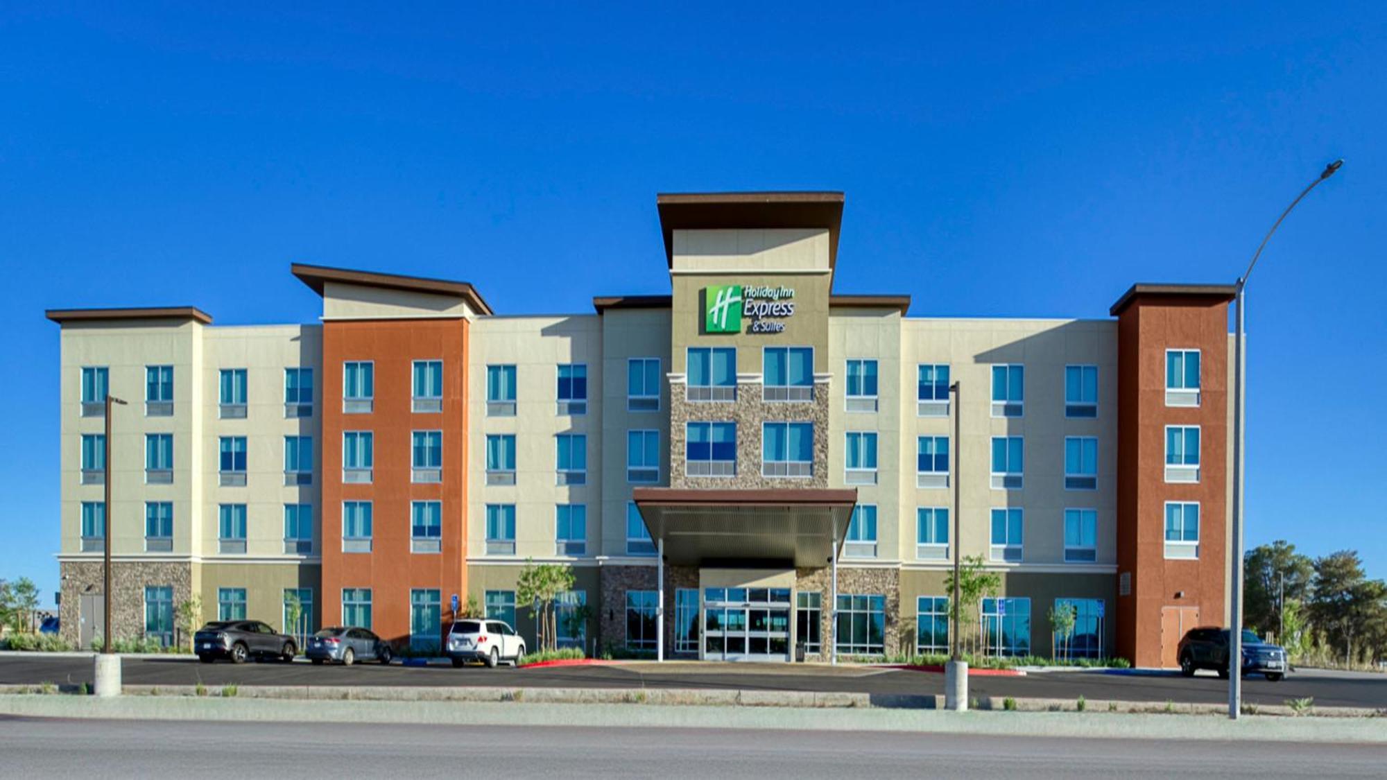 Holiday Inn Express & Suites Ridgecrest - China Lake By Ihg Exterior photo